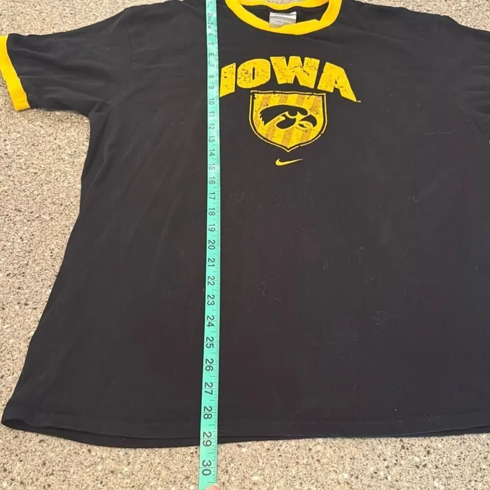 NIKE Y2K Team Iowa Hawkeyes 2000s Ringer T-Shirt Black & Gold